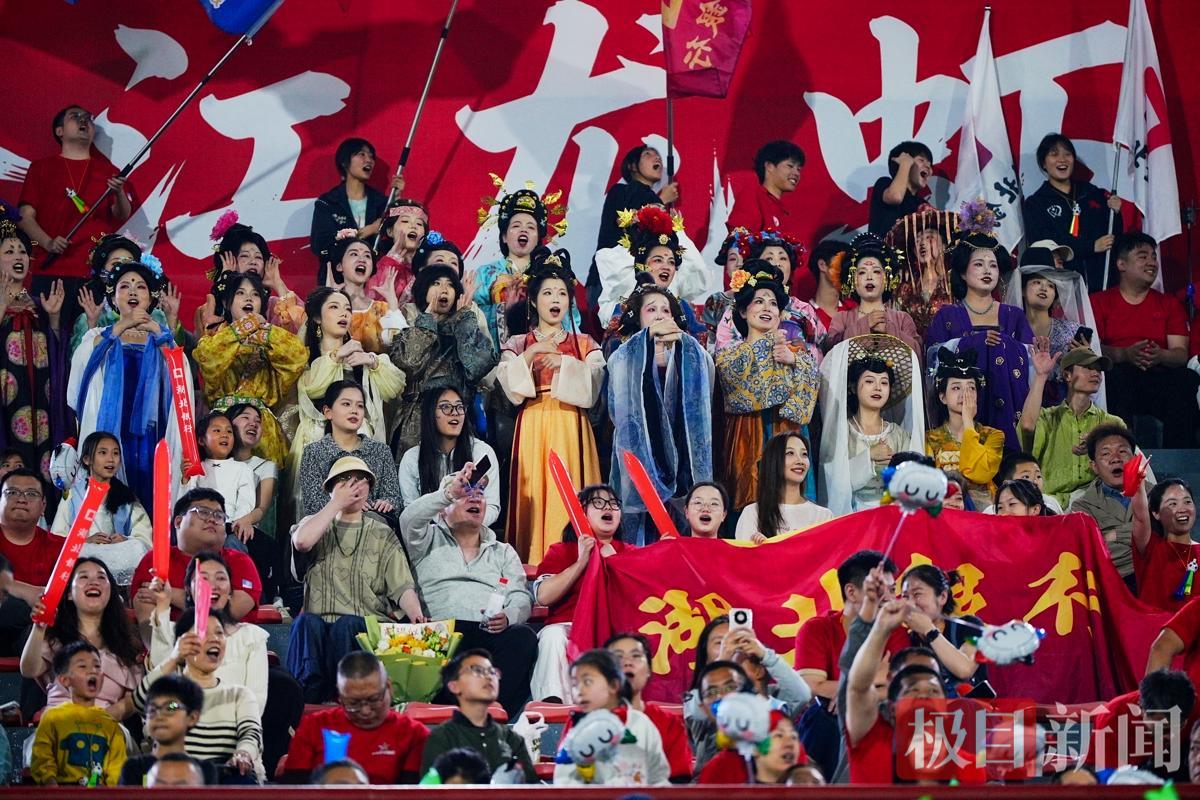 开云app官网-潜江赛场内外皆精彩：来看一场球，爱上一座城