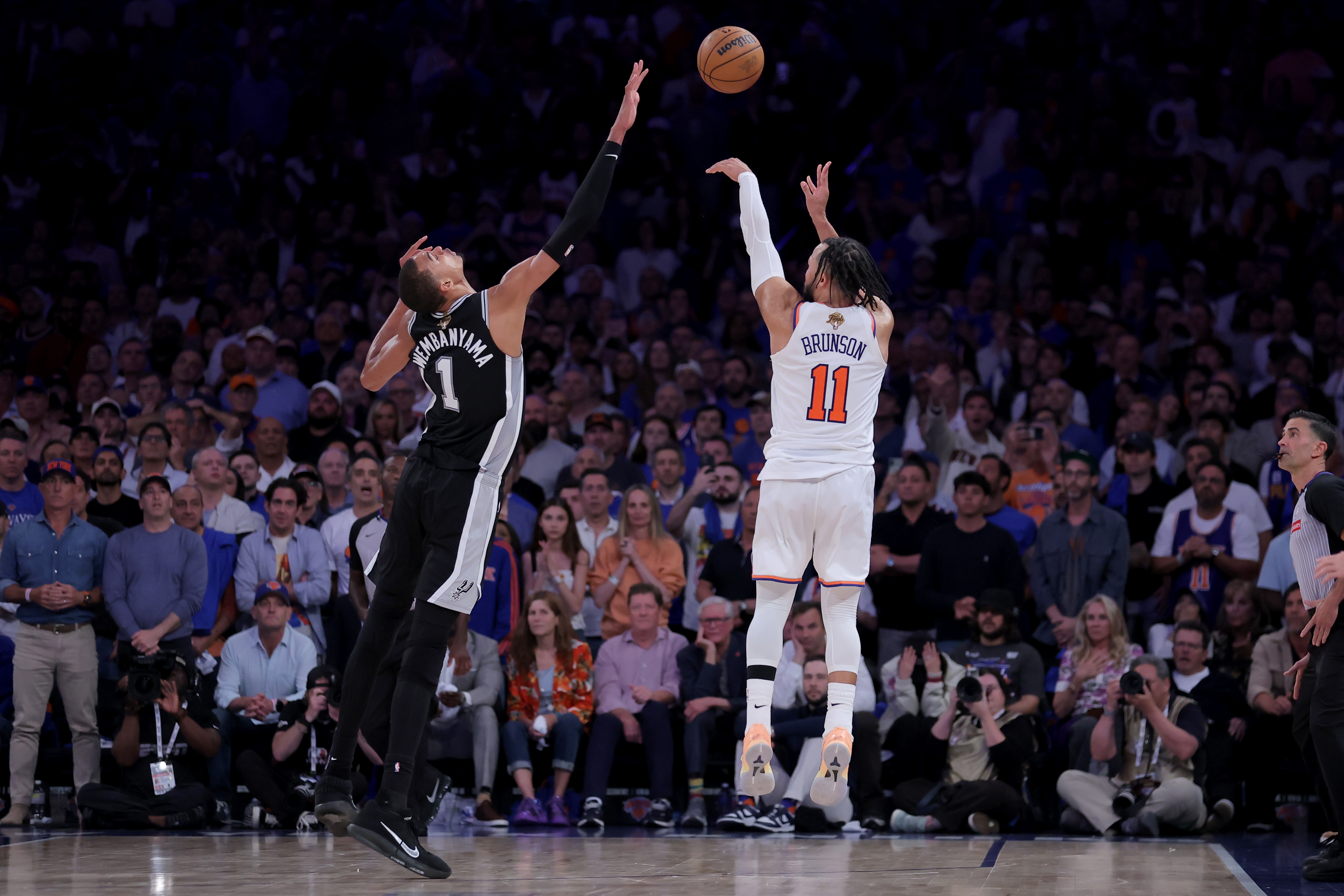 开云官网-Skip：NBA太偏袒文班 对布伦森做出扎扎垫伦纳德脚的动作却没被吹